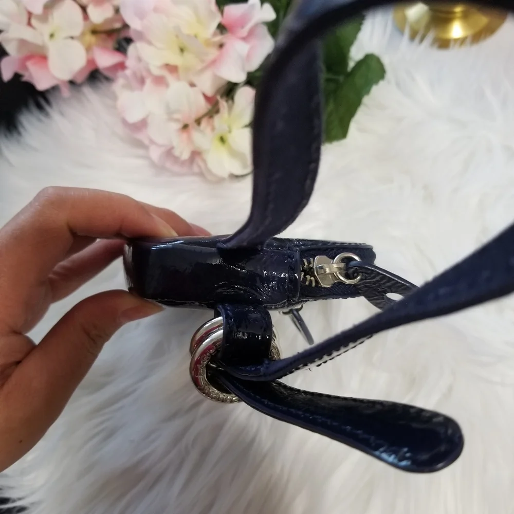 AMERICAN EAGLE Blue Wristlet Bag..